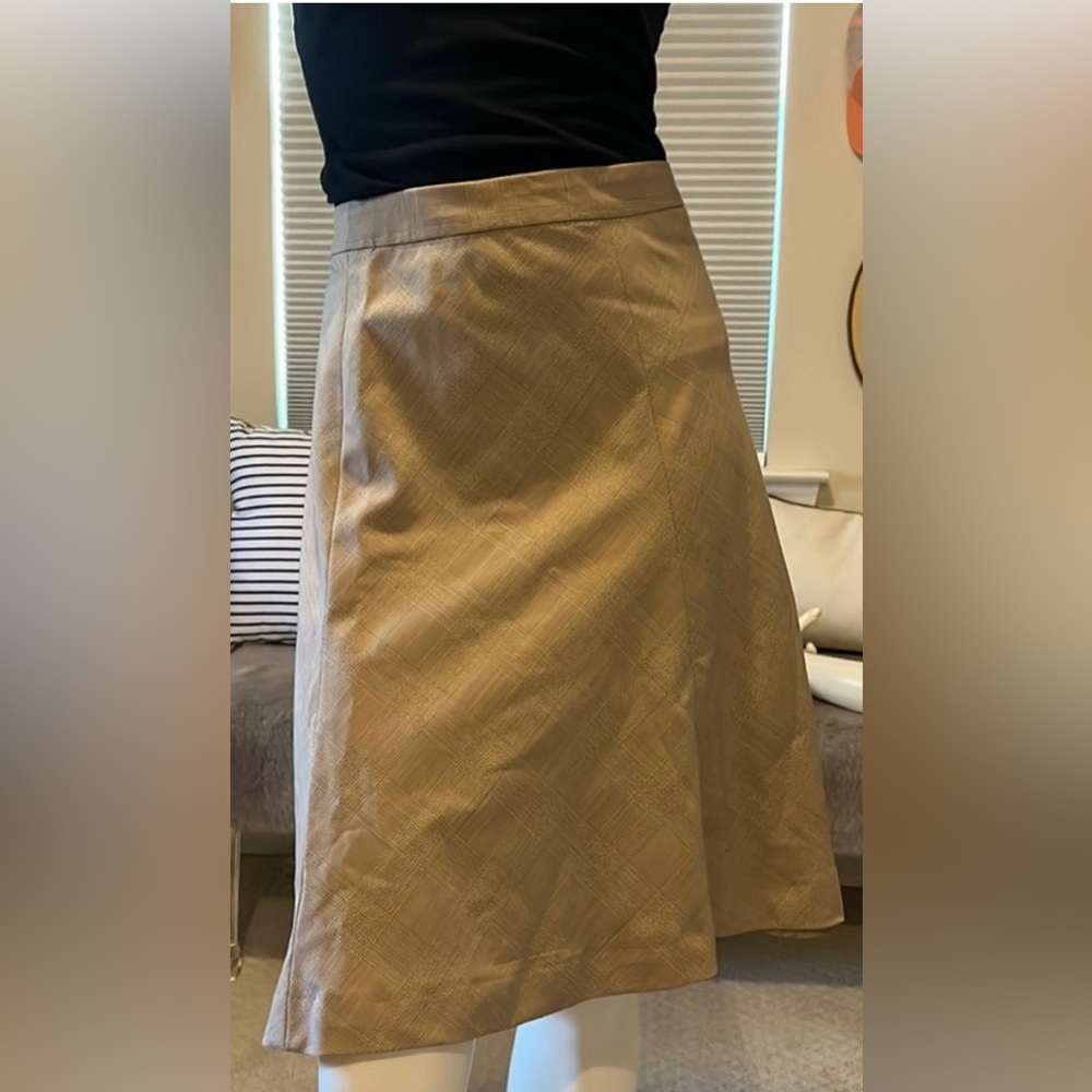 Banana Republic beige skirt size 2